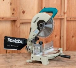 Makita LS1040 Afkortzaag - 1650W - 260 X 30mm - LS1040 -Metabo Winkel 9710174636580c91150ac3fe1e59f31a
