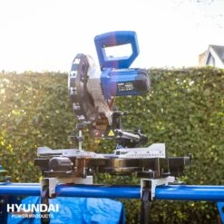 Hyundai 56255 Radiaal Afkortzaag - 1700W - 216mm -Metabo Winkel d87d274e8c737efc5428d962b6234d8c