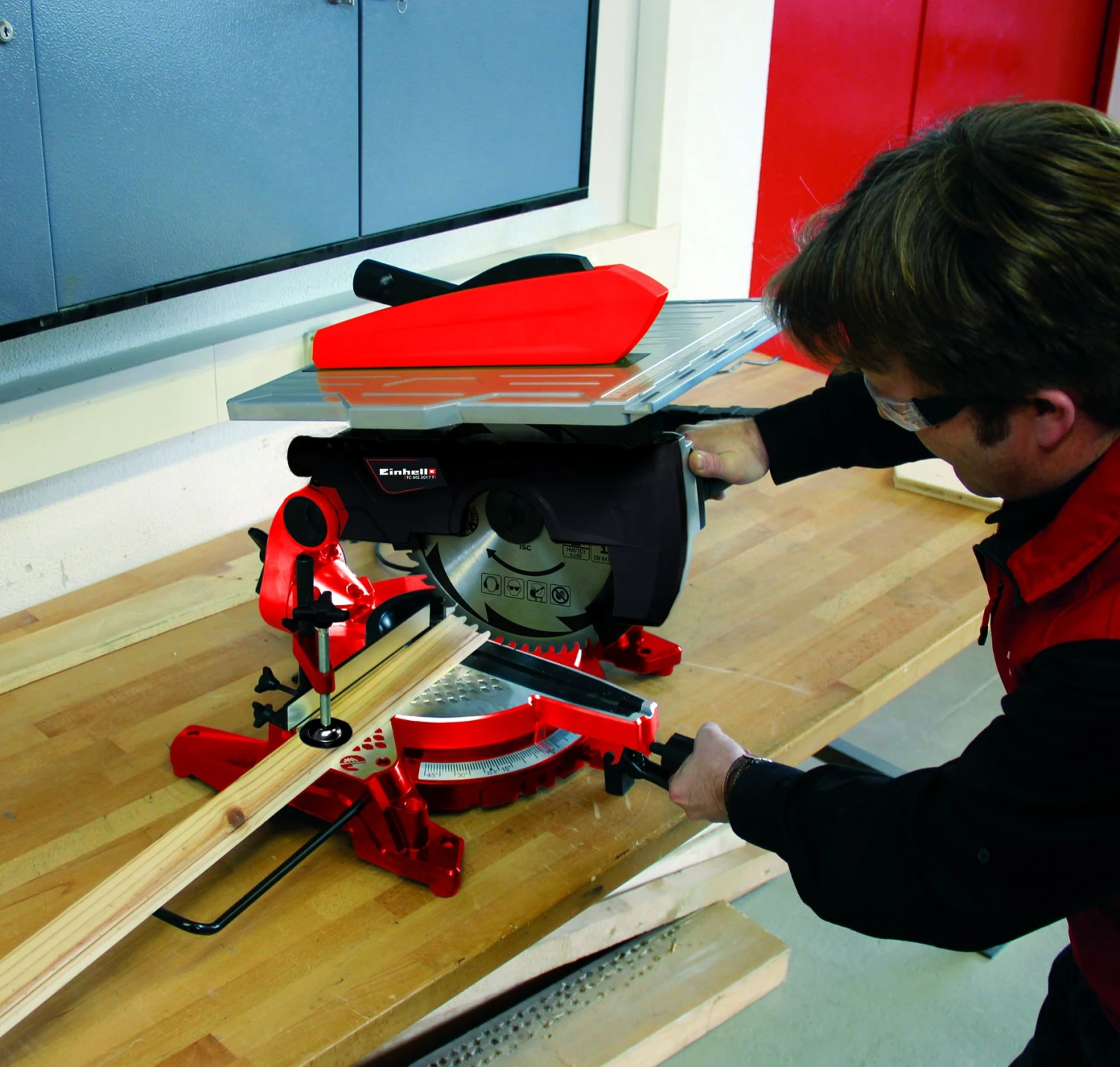 Einhell TC-MS 3017 T Afkort-/ Tafelzaagmachine - 2000W - 305 X 30mm 6 Einhell TC-MS 3017 T Afkort-/ Tafelzaagmachine - 2000W - 305 X 30mm - Afbeelding 4